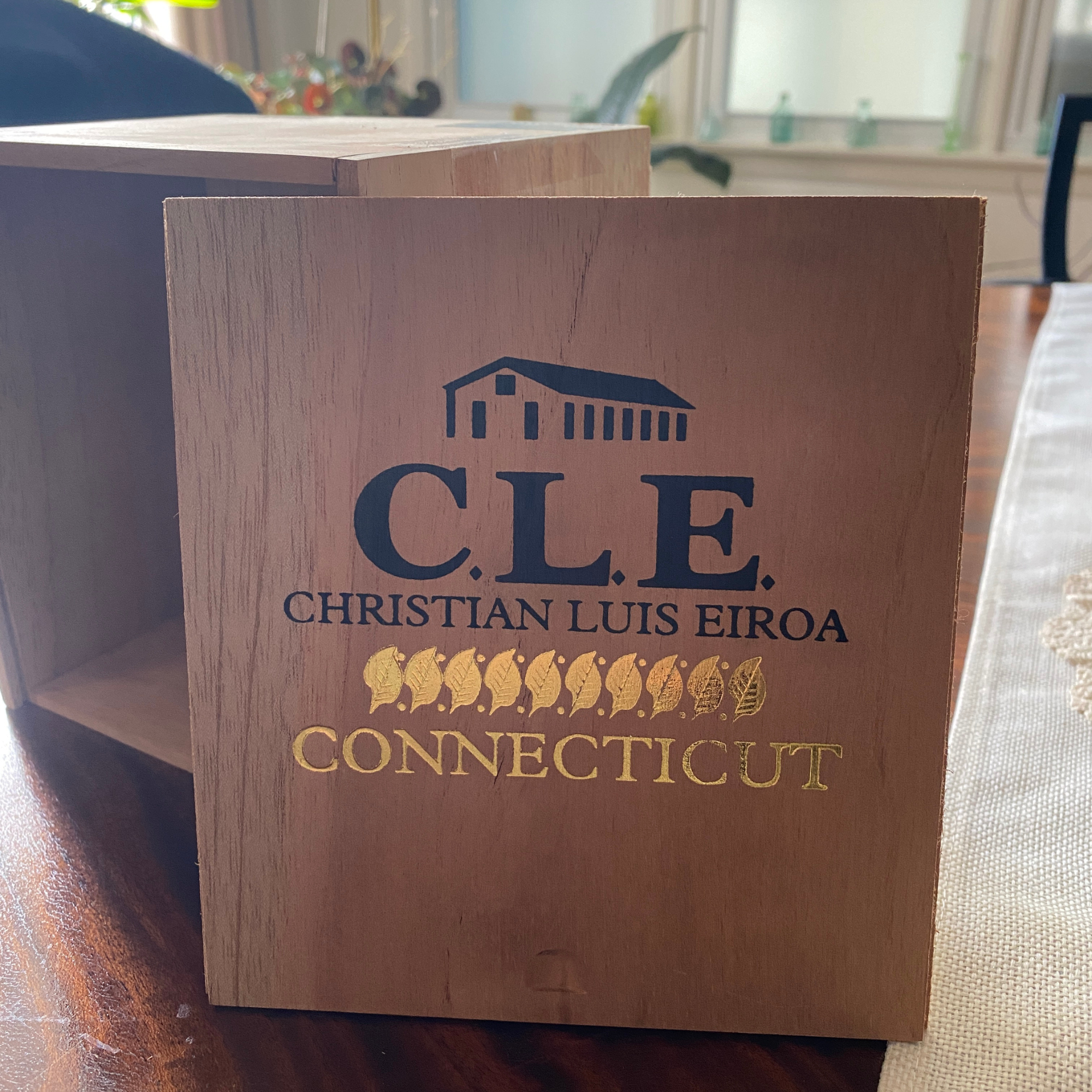 Connecticut Craft Brew — Handblown Bubble Mug Presentation in CLE Cedar Box